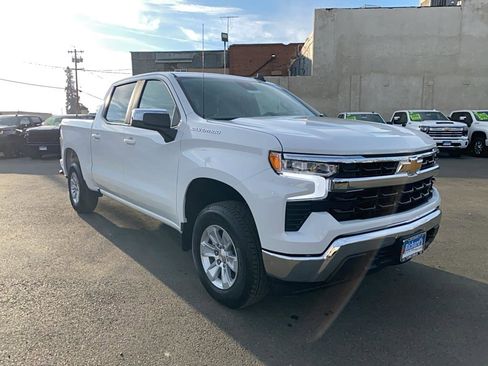 Used 2025 Chevrolet Silverado 1500 LT w/ Convenience Package II image 9