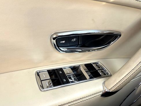 Used 2015 Bentley Flying Spur V8 image 35