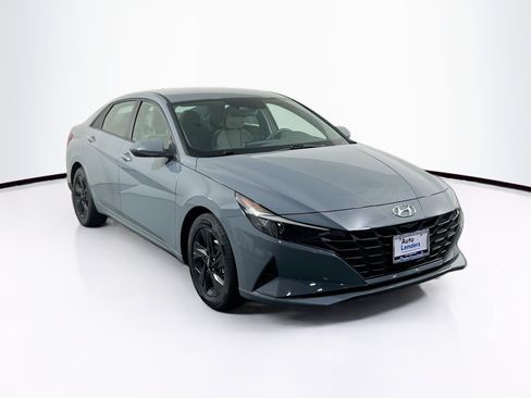 Used 2023 Hyundai Elantra SEL image 3