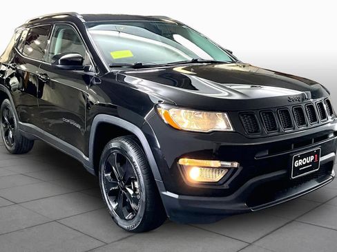 Used 2018 Jeep Compass Latitude AWD/4WD image 3