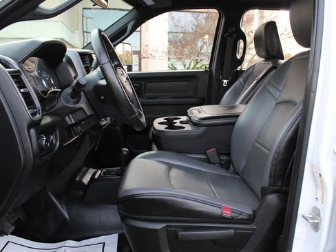 Used 2024 RAM 2500 Tradesman w/ Chrome Appearance Group image 21