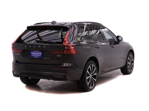 Certified 2023 Volvo XC60 B5 Plus w/ Climate Package image 4