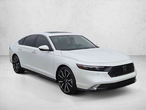 Used 2023 Honda Accord Touring image 3