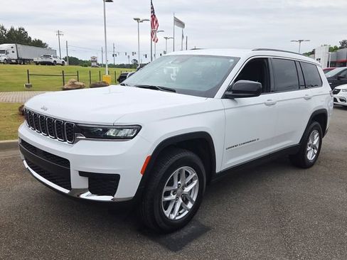 Used 2025 Jeep Grand Cherokee L Laredo RWD image 3