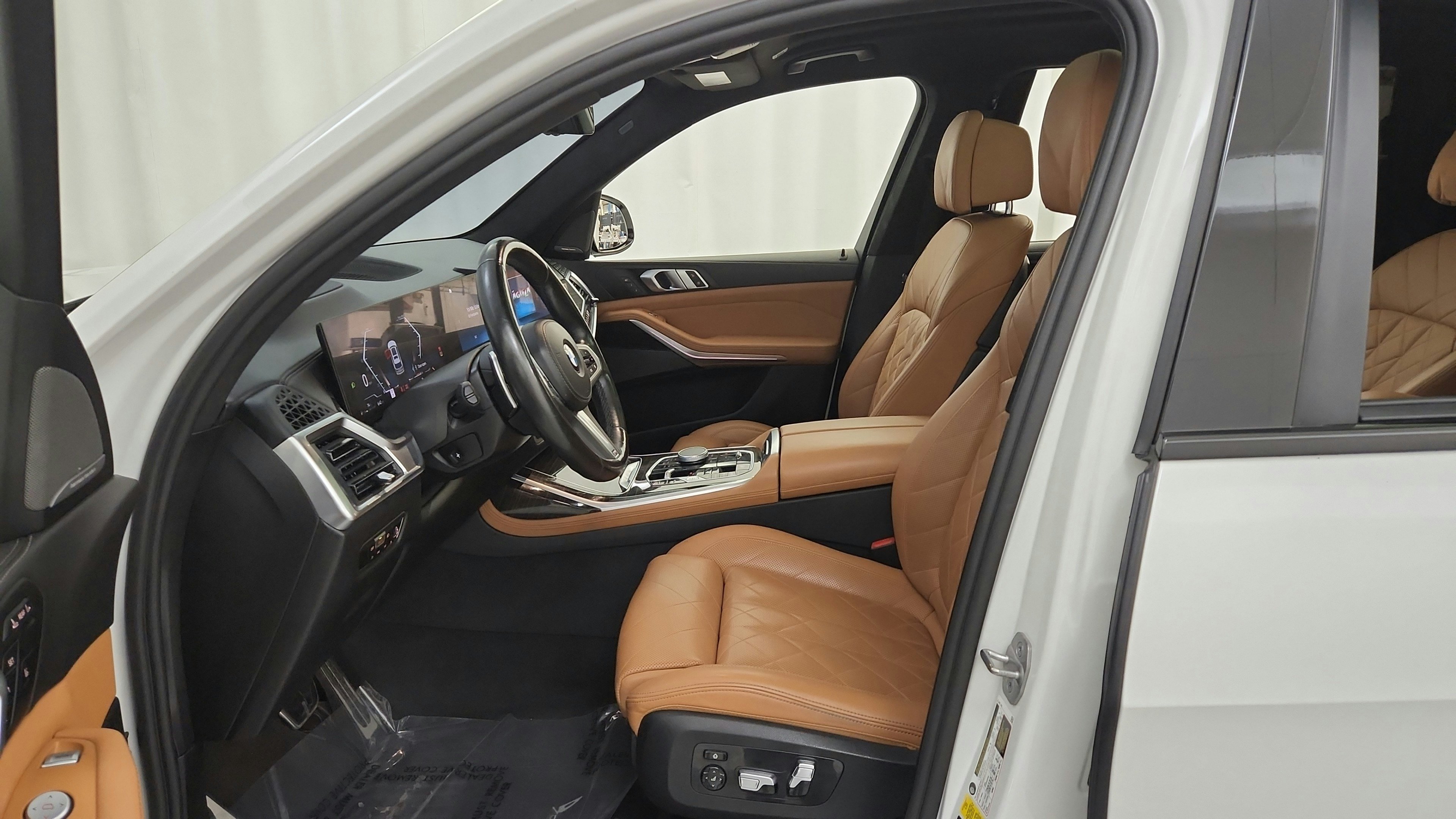 Used 2023 BMW X7 xDrive40i w/ M Sport Package AWD/4WD image 18