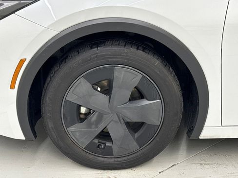 Used 2025 Toyota Prius LE image 10