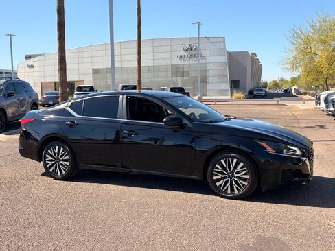 Used 2024 Nissan Altima 2.5 SV FWD image 8