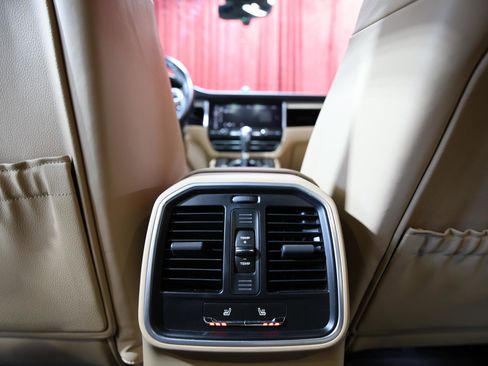 Used 2019 Porsche Macan AWD/4WD image 15