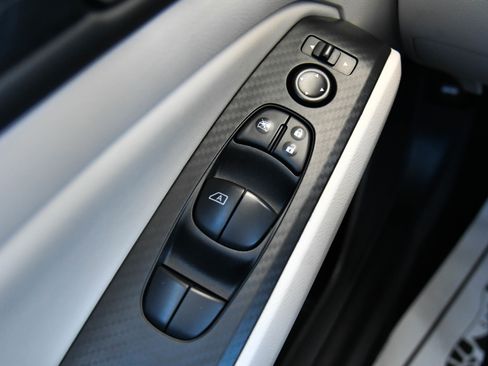 Used 2024 Nissan Altima 2.5 SV FWD image 30