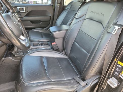 Used 2020 Jeep Wrangler Unlimited Sahara w/ Cold Weather Group AWD/4WD image 4