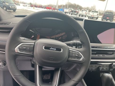 New 2025 Jeep Compass Latitude w/ Convenience Group AWD/4WD image 28