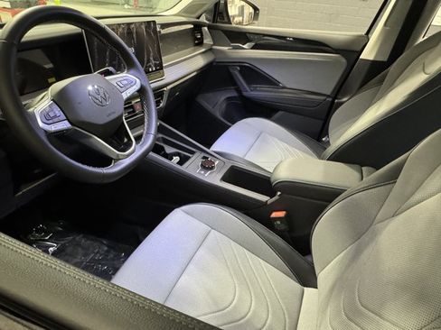 New 2026 Volkswagen Tiguan SE AWD/4WD image 17