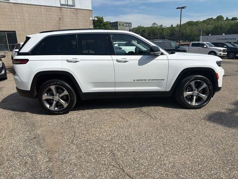 Used 2023 Jeep Grand Cherokee 4WD 4xe image 7