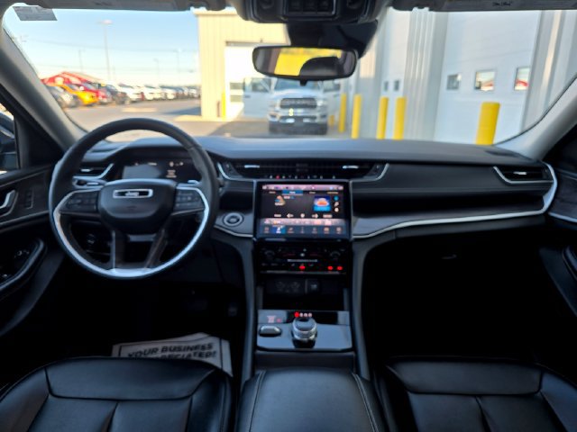 Used 2024 Jeep Grand Cherokee Limited AWD/4WD image 17