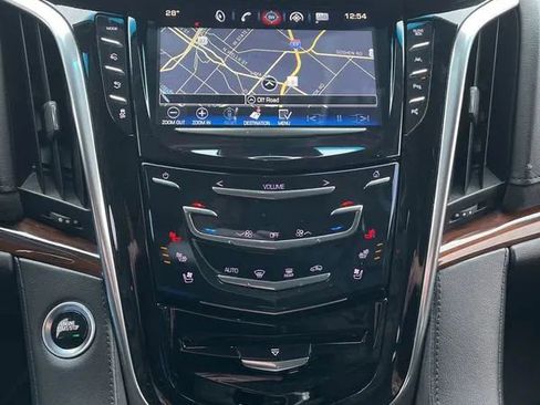 Used 2018 Cadillac Escalade Luxury image 17