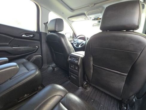 Used 2019 GMC Acadia SLT w/ LPO, Floor Liner Package image 17