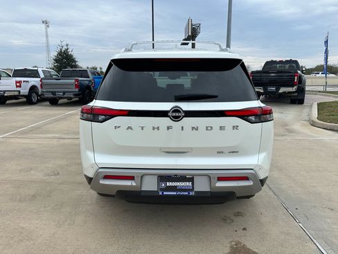 Used 2022 Nissan Pathfinder SL image 6