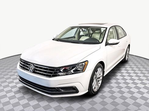 Used 2019 Volkswagen Passat 2.0T Wolfsburg w/ Wheels & Sunroof Package image 4