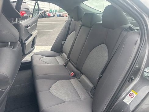 Used 2018 Toyota Camry LE image 11