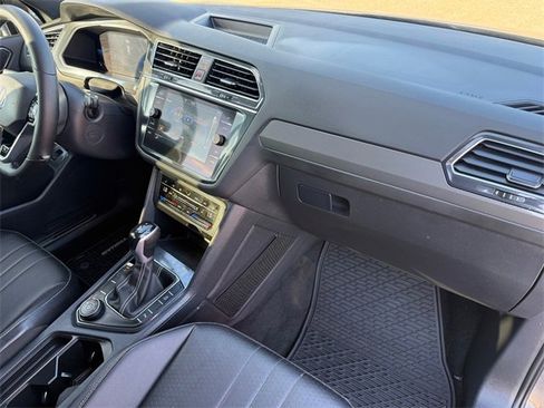 Used 2022 Volkswagen Tiguan SE R-Line image 22