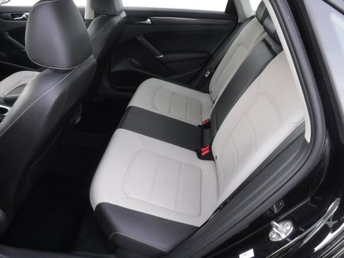 Used 2020 Volkswagen Passat 2.0T R-Line image 38