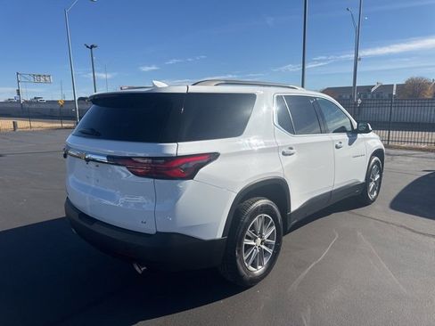 Used 2022 Chevrolet Traverse LT image 3