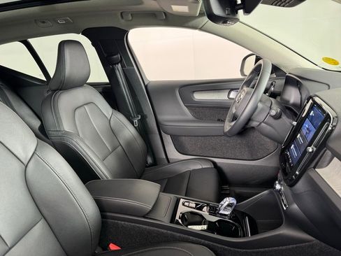 New 2025 Volvo XC40 B5 Plus w/ Climate Package image 2