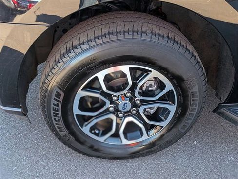 Used 2024 Ford Expedition Max XLT image 10