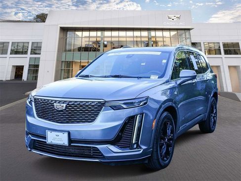 Used 2023 Cadillac XT6 Premium Luxury image 3