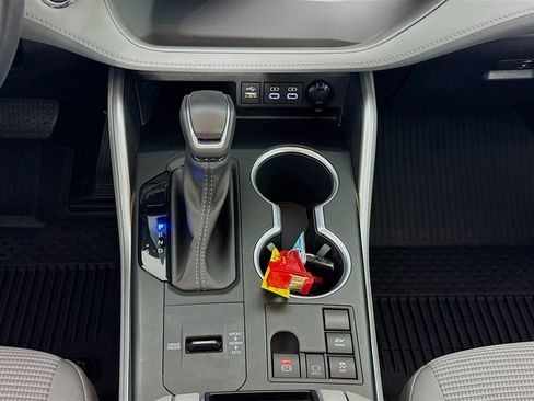 Used 2023 Toyota Highlander LE image 37