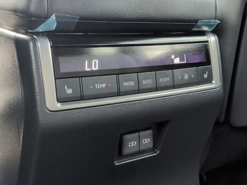 Used 2024 Lexus GX 550 w/ Accessory Package (Z1) AWD/4WD image 26