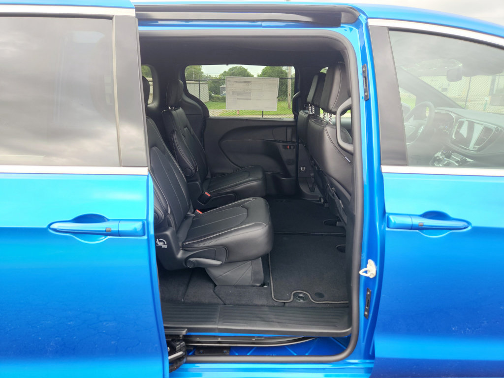 New 2027 Chrysler Pacifica Select FWD image 41