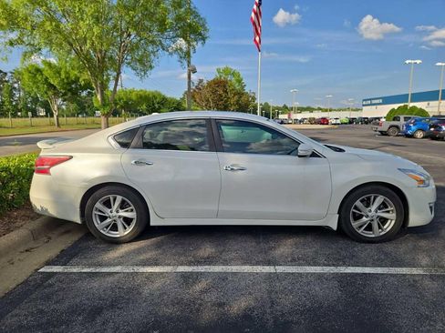 Used 2014 Nissan Altima 2.5 SL w/ Technology Package FWD image 5