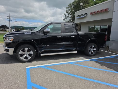 Used 2019 RAM 1500 Laramie AWD/4WD image 7
