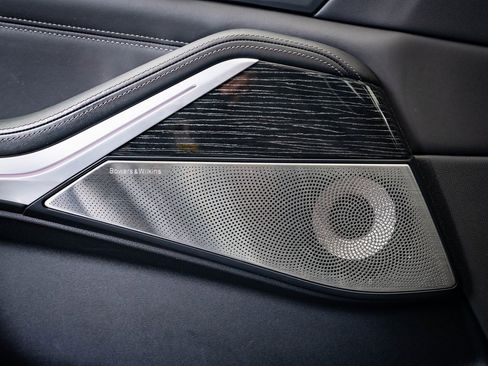 Used 2023 BMW X7 M60i w/ Executive Package image 22