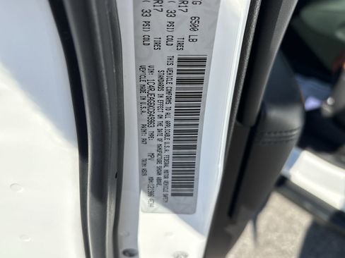 Used 2019 Jeep Grand Cherokee Laredo image 26