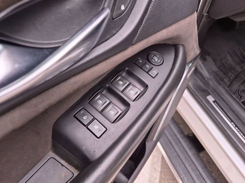 Used 2018 Cadillac Escalade Platinum AWD/4WD image 17