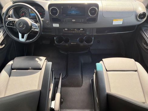 Used 2021 Mercedes-Benz Sprinter 2500 image 15