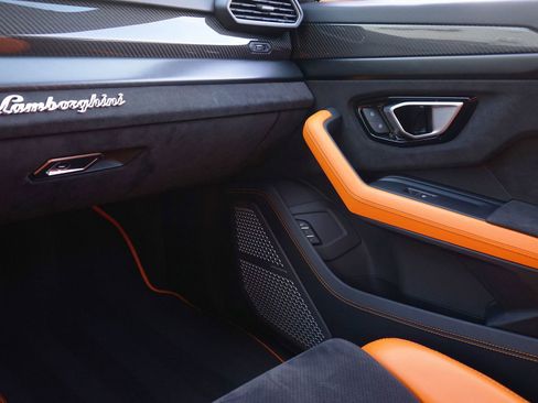 Used 2022 Lamborghini Urus image 8