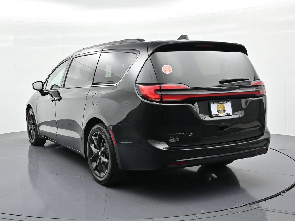 Used 2025 Chrysler Pacifica Limited FWD image 8