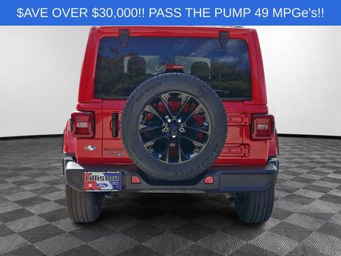 Used 2025 Jeep Wrangler Unlimited Sahara AWD/4WD image 4