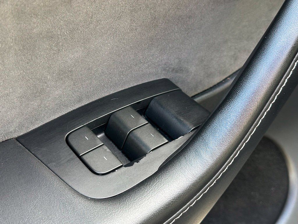 Used 2025 Tesla Model Y Long Range AWD/4WD image 17