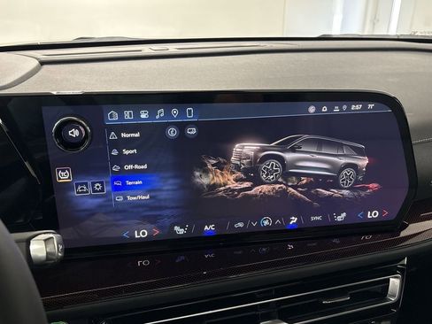 New 2026 Chevrolet Traverse Z71 w/ Driver Confidence Package AWD/4WD image 46