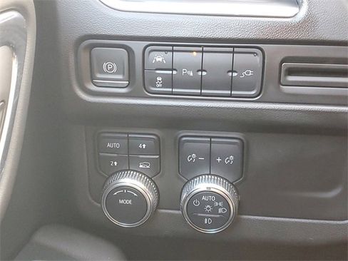 Used 2021 GMC Yukon SLT w/ SLT Premium Package image 20