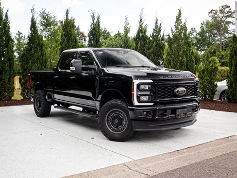 Used 2025 Ford F350 Lariat w/ Lariat Ultimate Package AWD/4WD image 2