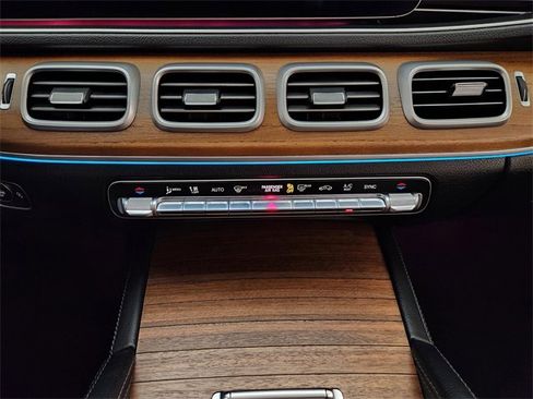 Used 2024 Mercedes-Benz GLE 350 4MATIC w/ Winter Package image 19