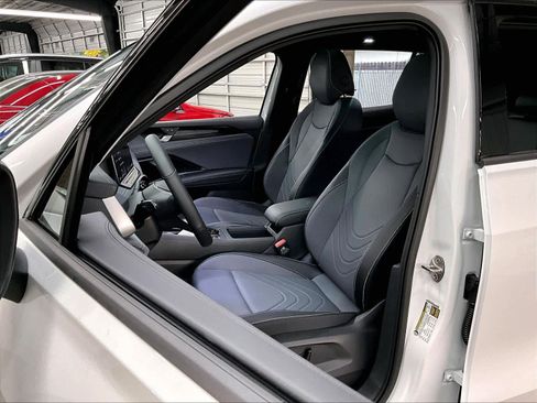 New 2026 Volkswagen Tiguan SE R-Line image 11