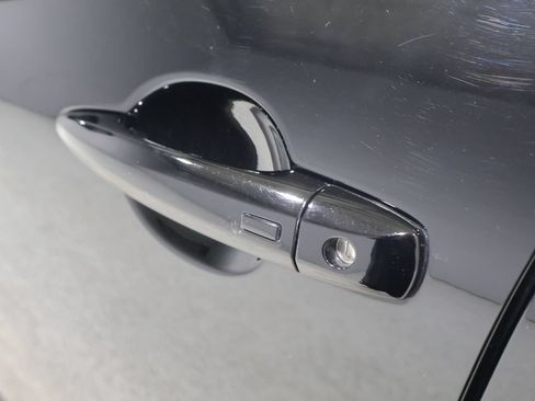 Used 2023 Nissan Rogue SV AWD/4WD image 9