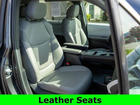 Used 2025 Toyota Sienna XLE w/ XLE Plus Package AWD/4WD image 9