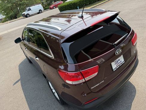 Used 2017 Kia Sorento AWD image 8